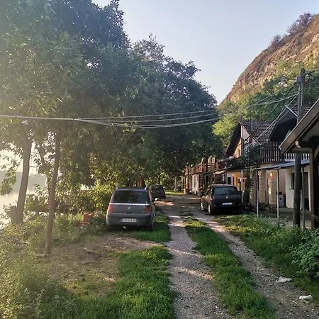 Vikendica Tisa Dukatar * Titel